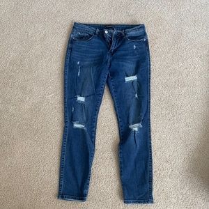 Guess women’s distressed jeans size 30